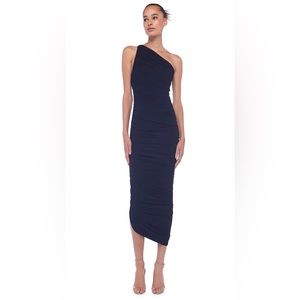 Norma Kamali ~ Diana Gown in Black
👗